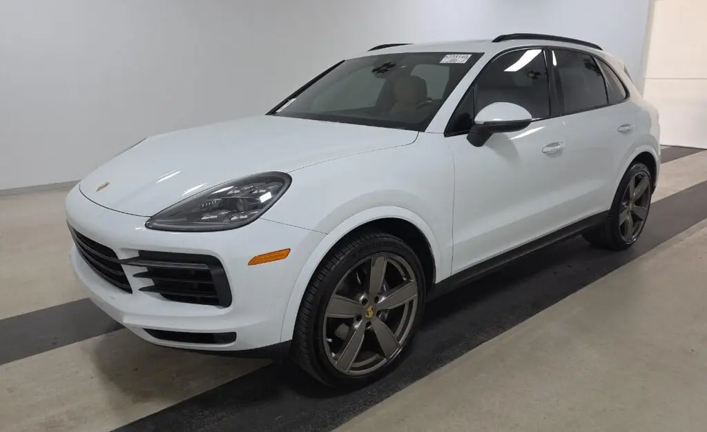 2019 PORSCHE CAYENNE photo 1
