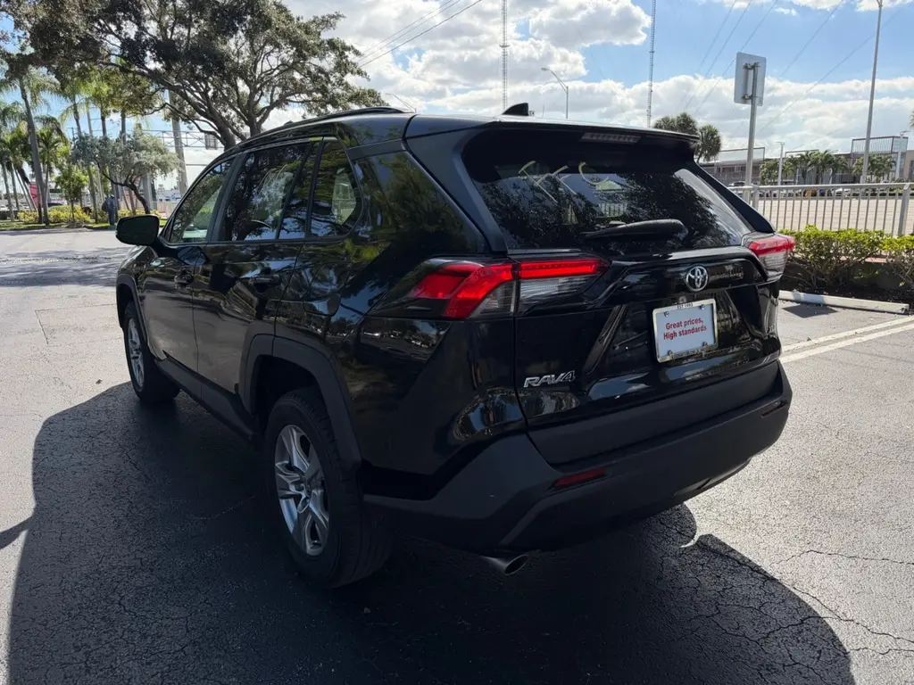 2024 TOYOTA RAV4 XLE photo 3