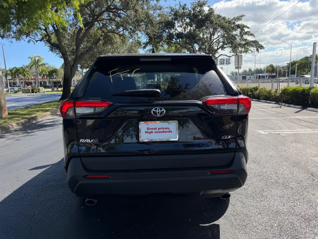 2024 TOYOTA RAV4 XLE photo 4