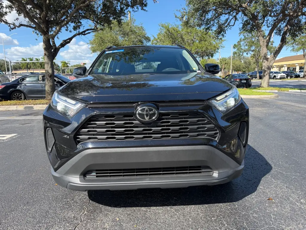 2024 TOYOTA RAV4 XLE photo 8