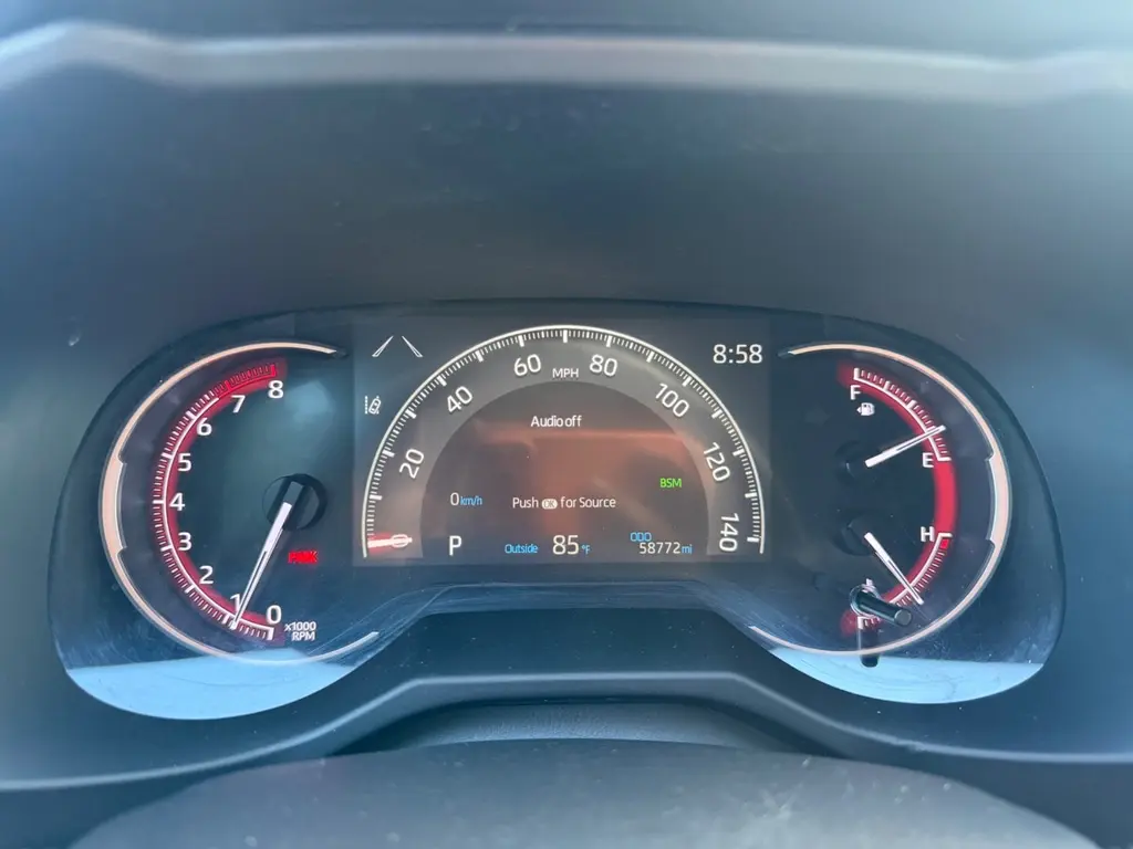 2024 TOYOTA RAV4 XLE photo 9