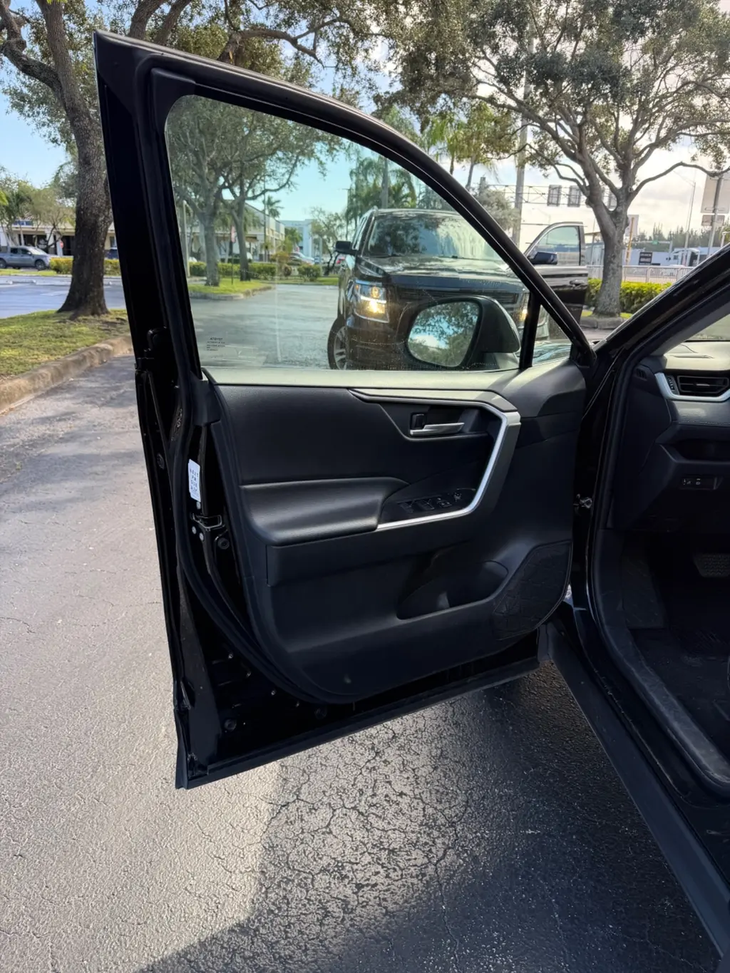 2024 TOYOTA RAV4 XLE photo 10