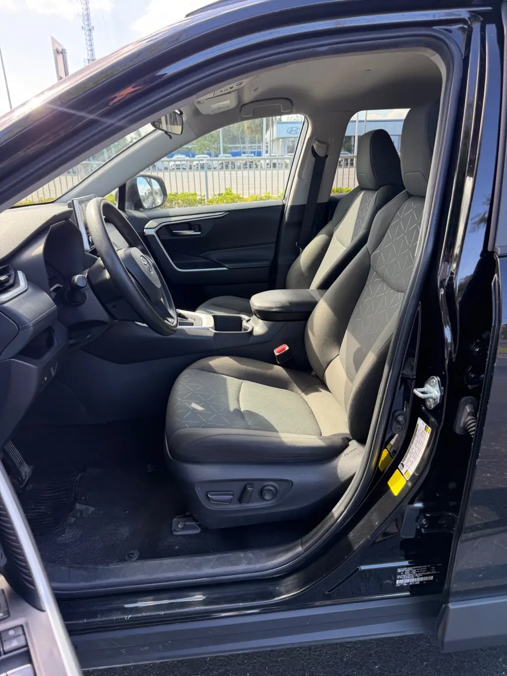 2024 TOYOTA RAV4 XLE photo 11