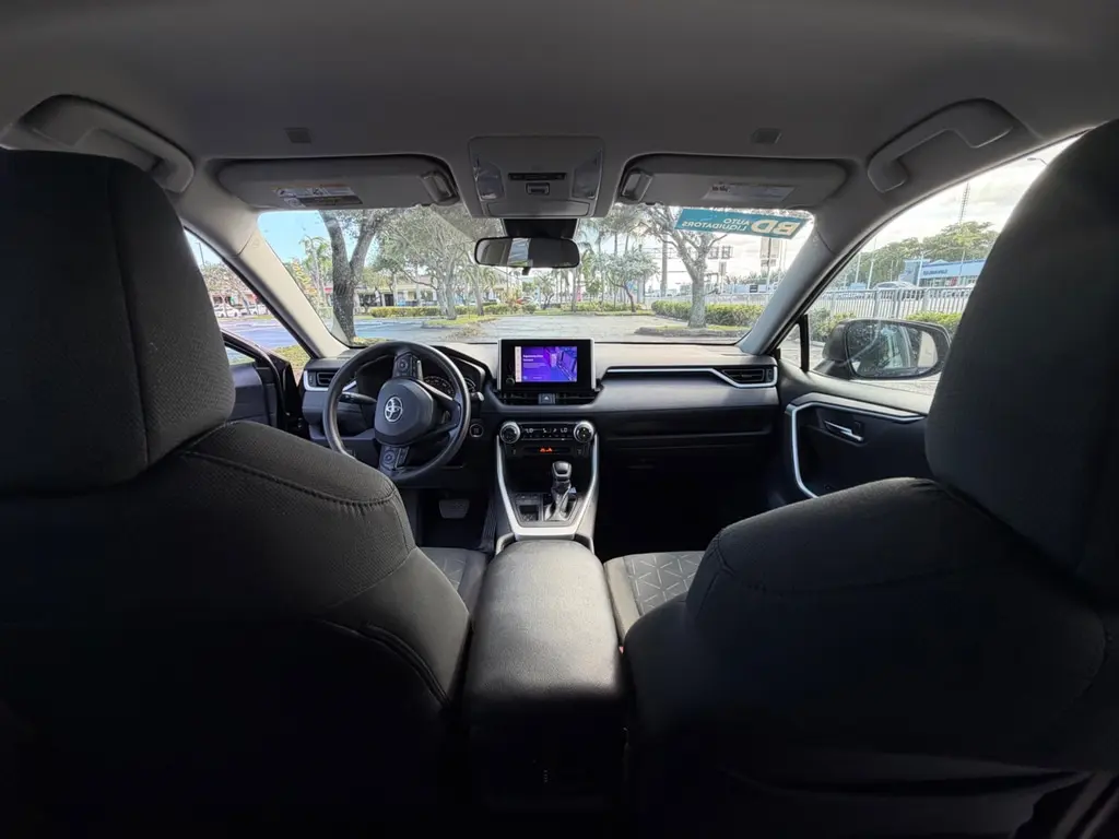 2024 TOYOTA RAV4 XLE photo 17