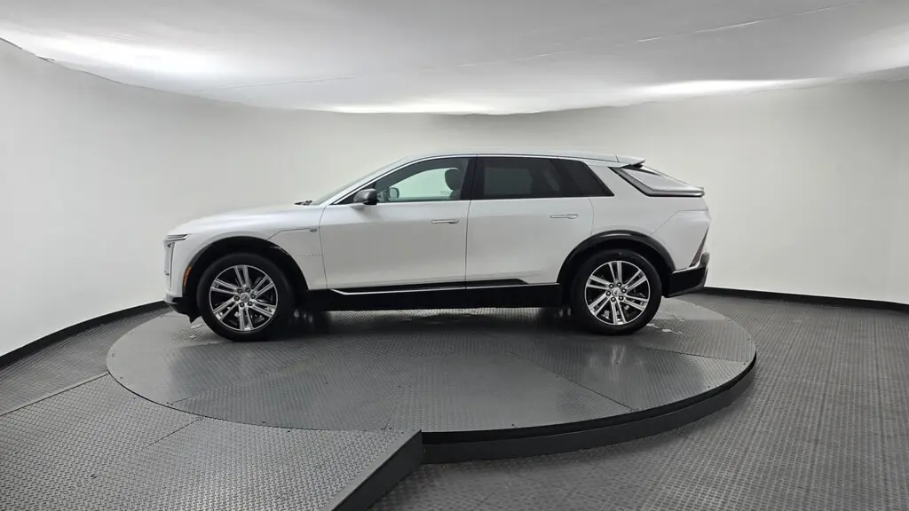 2024 CADILLAC LYRIQ TECH photo 2