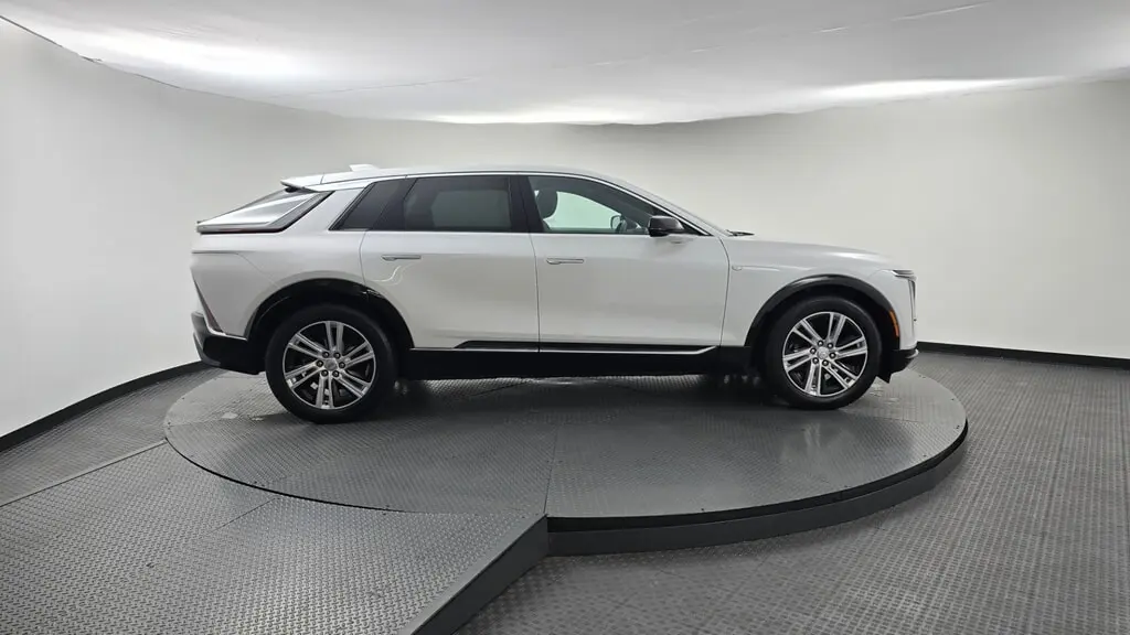 2024 CADILLAC LYRIQ TECH photo 8