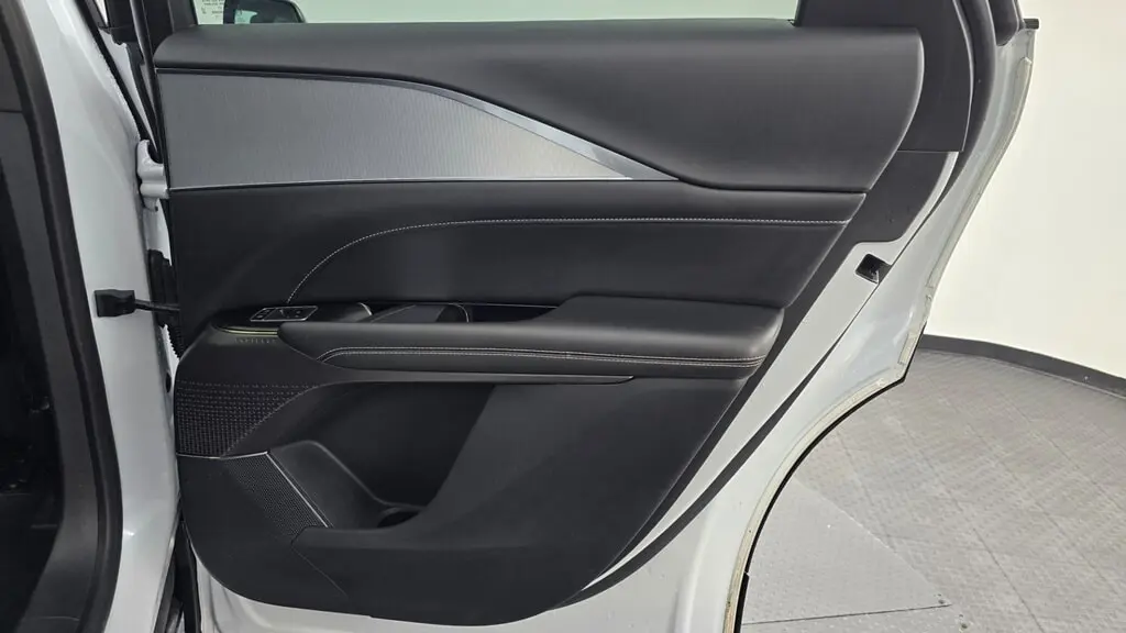 2024 CADILLAC LYRIQ TECH photo 20
