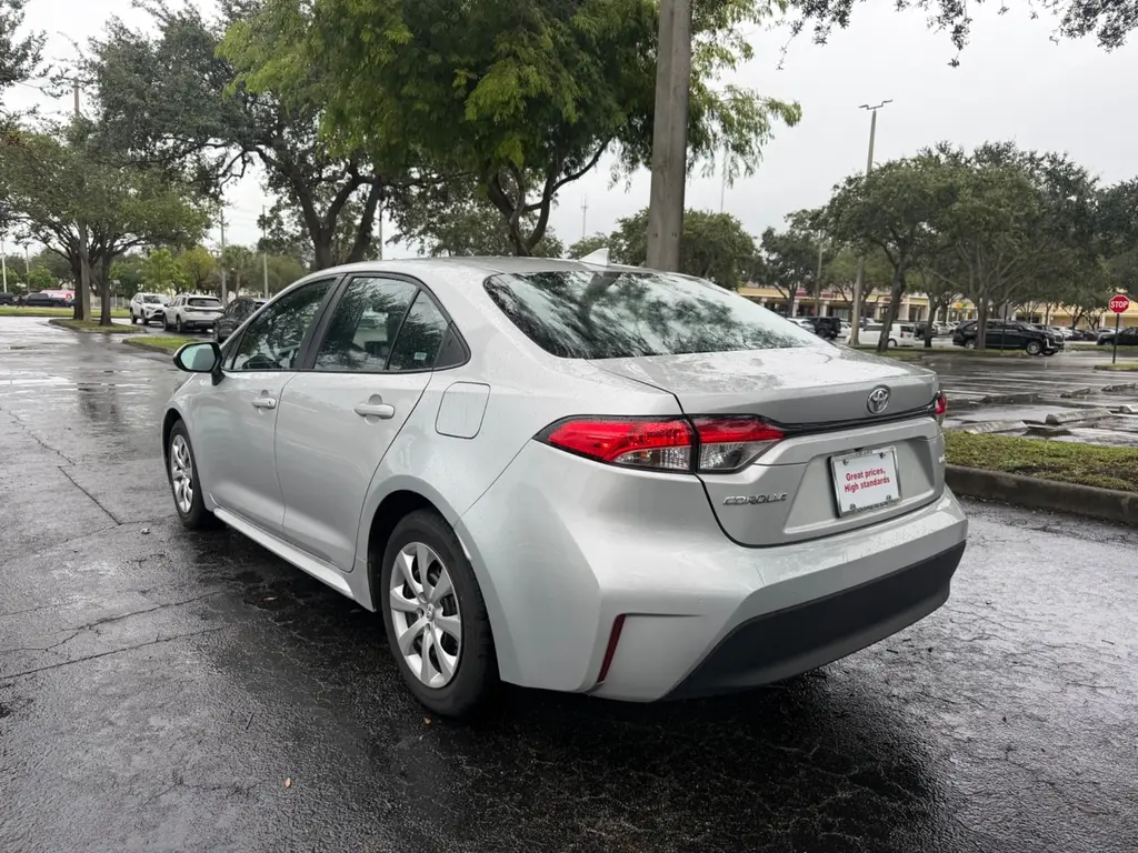 2025 TOYOTA COROLLA LE photo 2