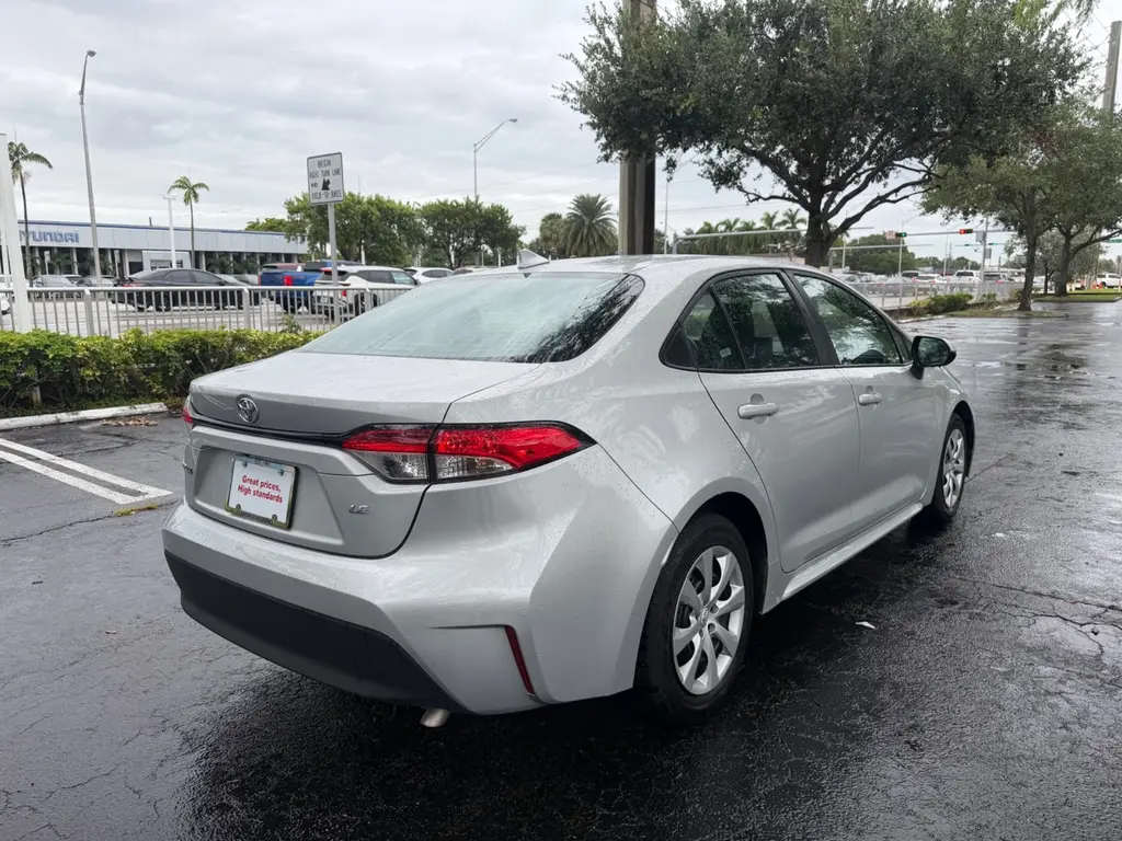 2025 TOYOTA COROLLA LE photo 4