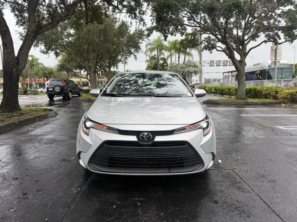2025 TOYOTA COROLLA LE photo 6