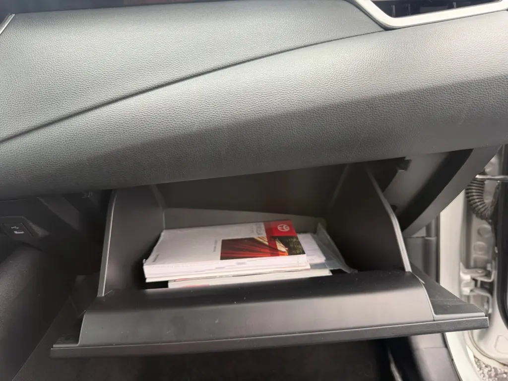 2025 TOYOTA COROLLA LE photo 9