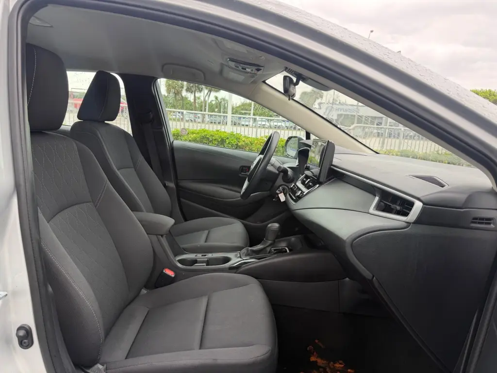 2025 TOYOTA COROLLA LE photo 11