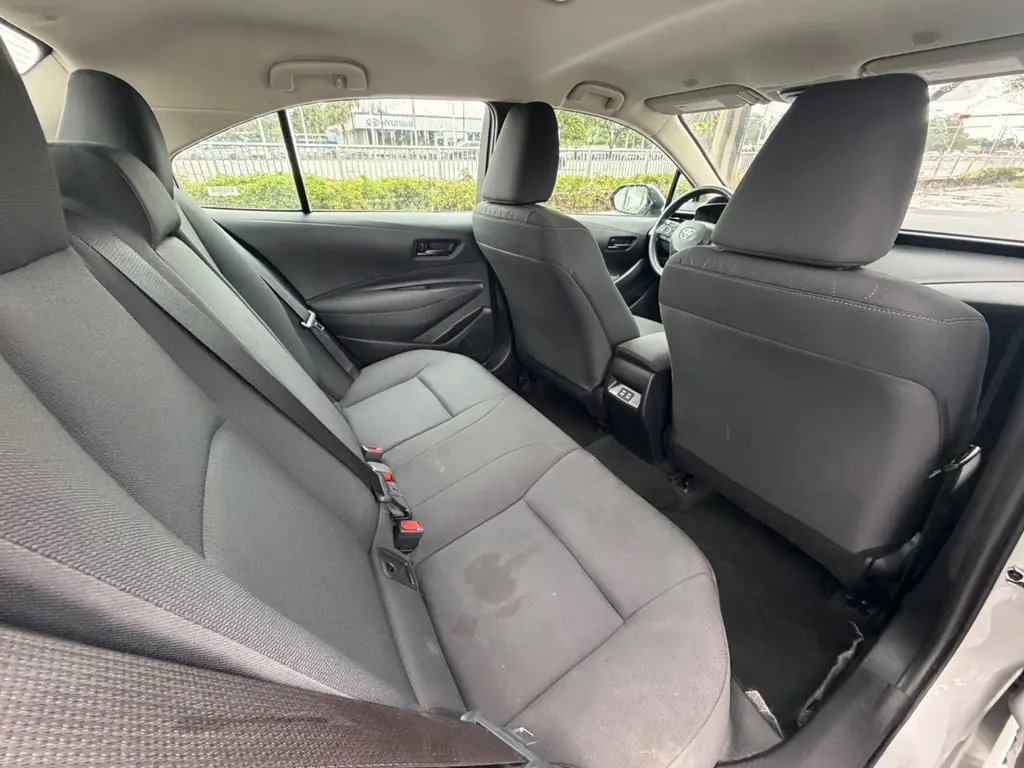 2025 TOYOTA COROLLA LE photo 13