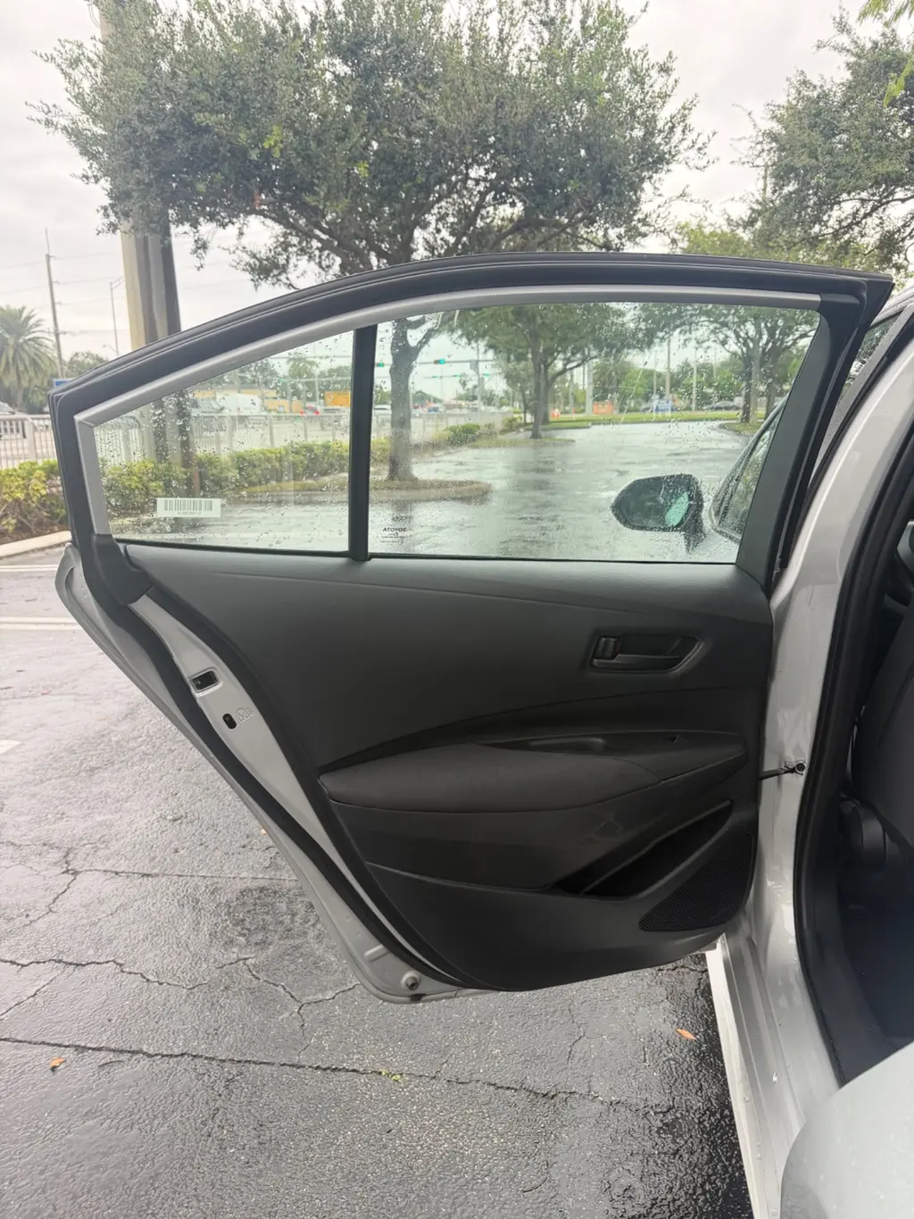 2025 TOYOTA COROLLA LE photo 18