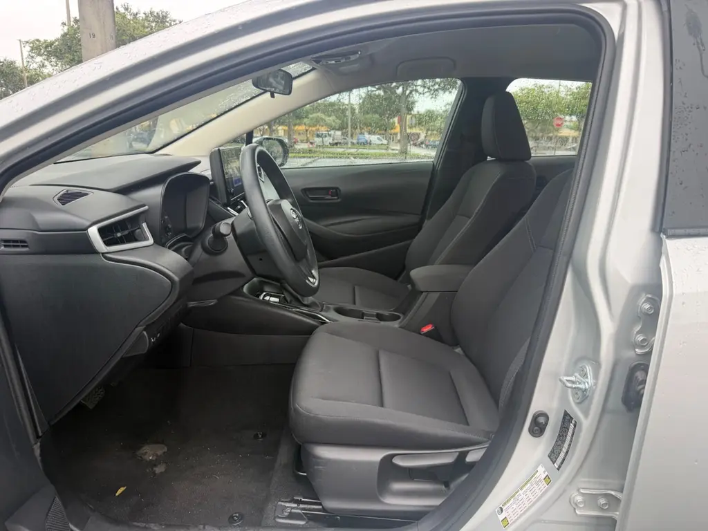 2025 TOYOTA COROLLA LE photo 19