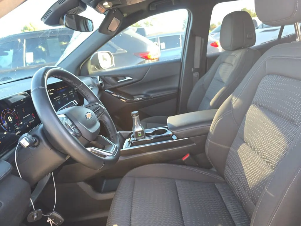 2025 CHEVROLET EQUINOX FWD LT photo 12
