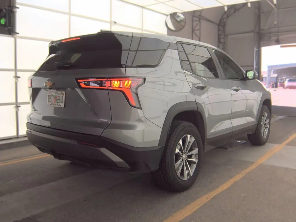 2025 CHEVROLET EQUINOX FWD LT photo 6