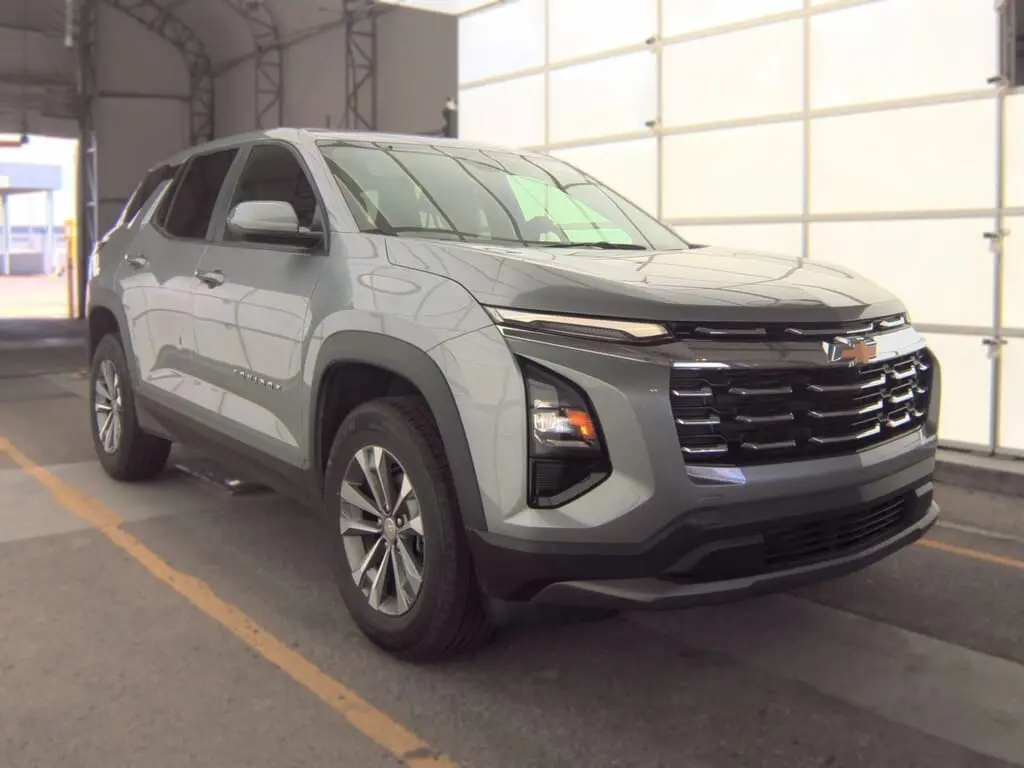 2025 CHEVROLET EQUINOX FWD LT photo 5