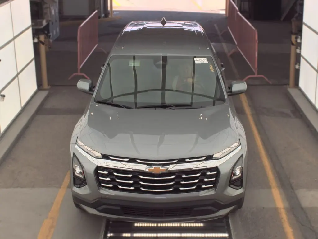 2025 CHEVROLET EQUINOX FWD LT photo 2