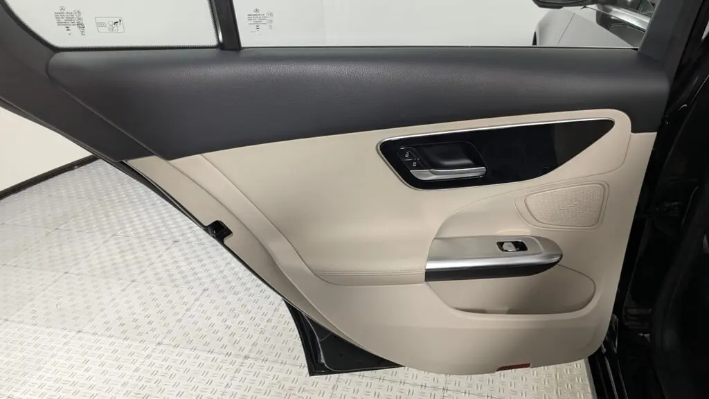 2025 MERCEDES-BENZ C-CLASS C 300 photo 15