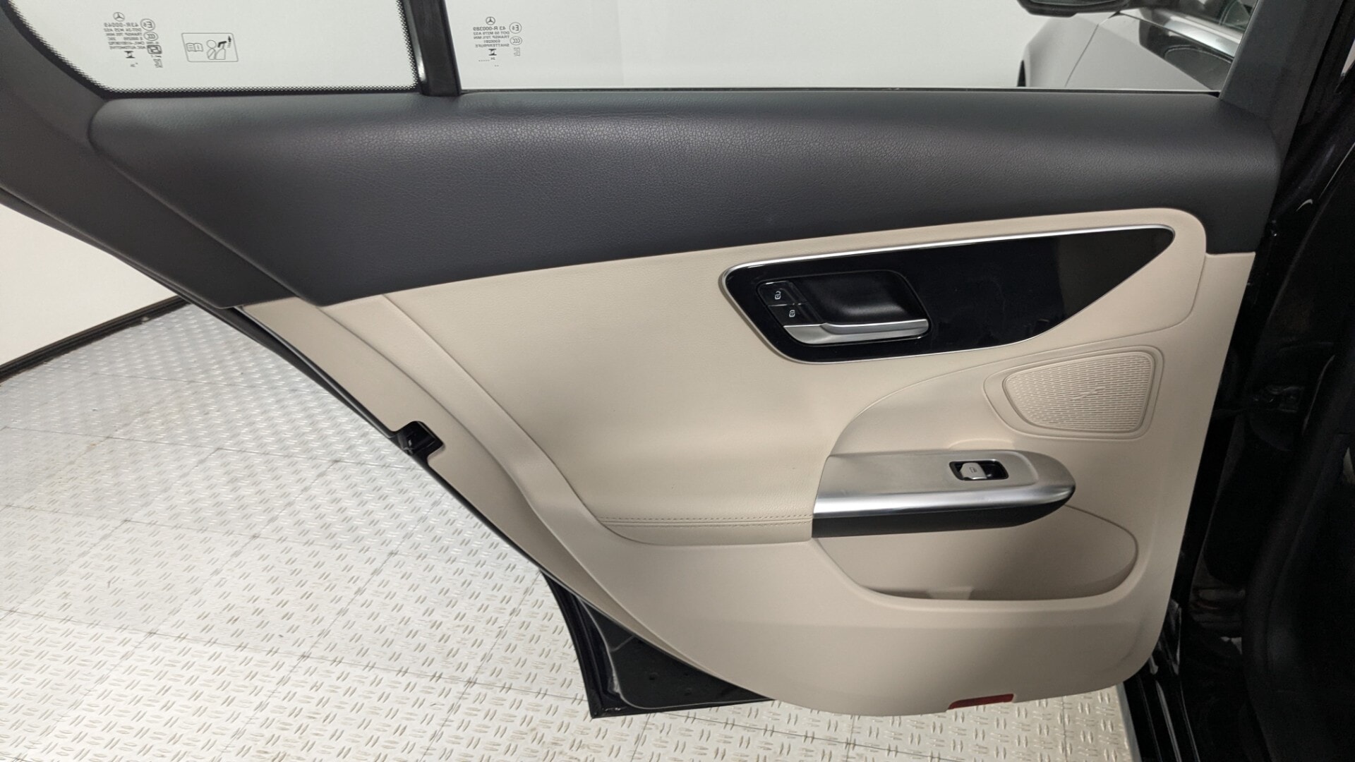 2025 MERCEDES-BENZ C-CLASS C 300 photo 15