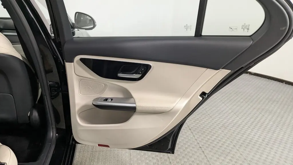 2025 MERCEDES-BENZ C-CLASS C 300 photo 18