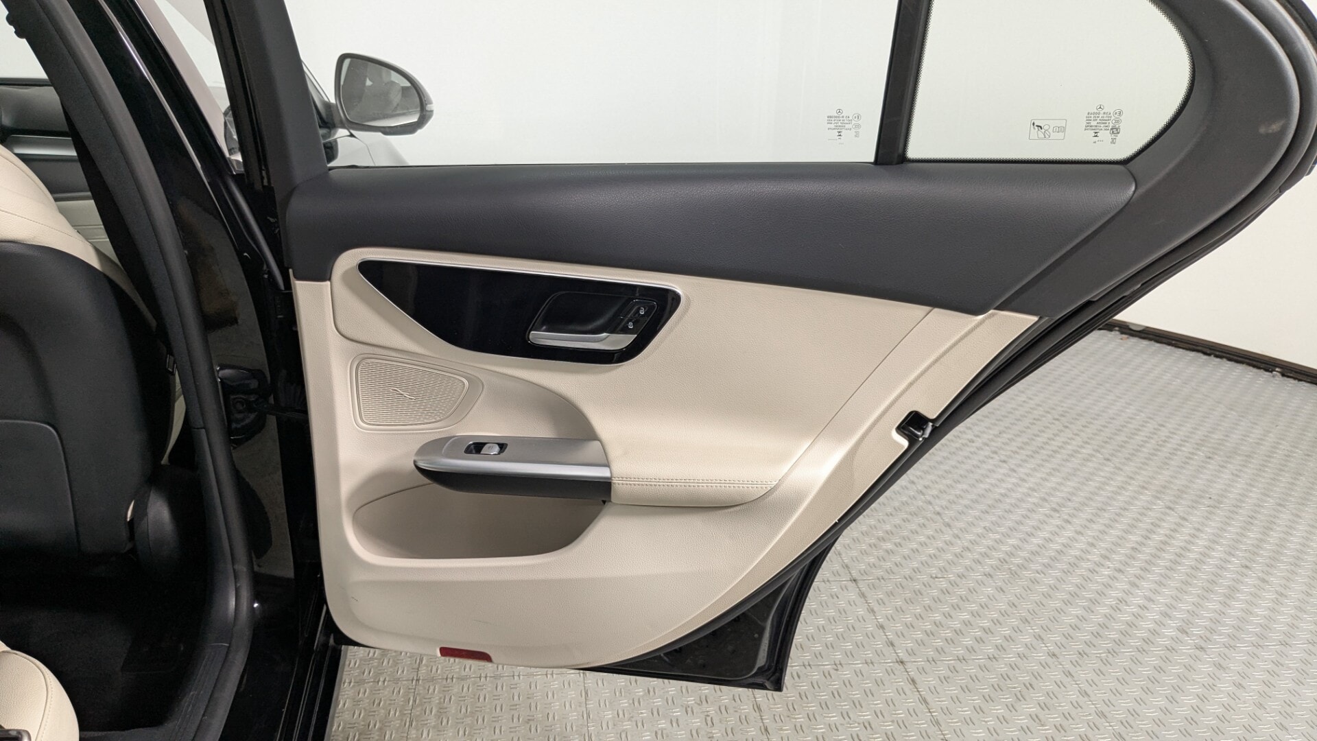 2025 MERCEDES-BENZ C-CLASS C 300 photo 18