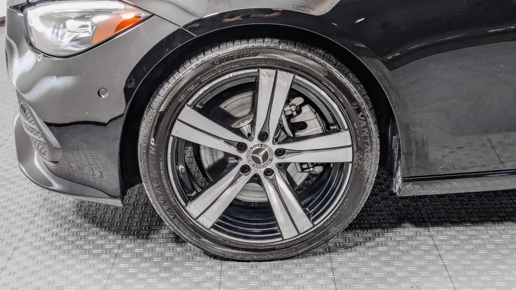 2025 MERCEDES-BENZ C-CLASS C 300 photo 32
