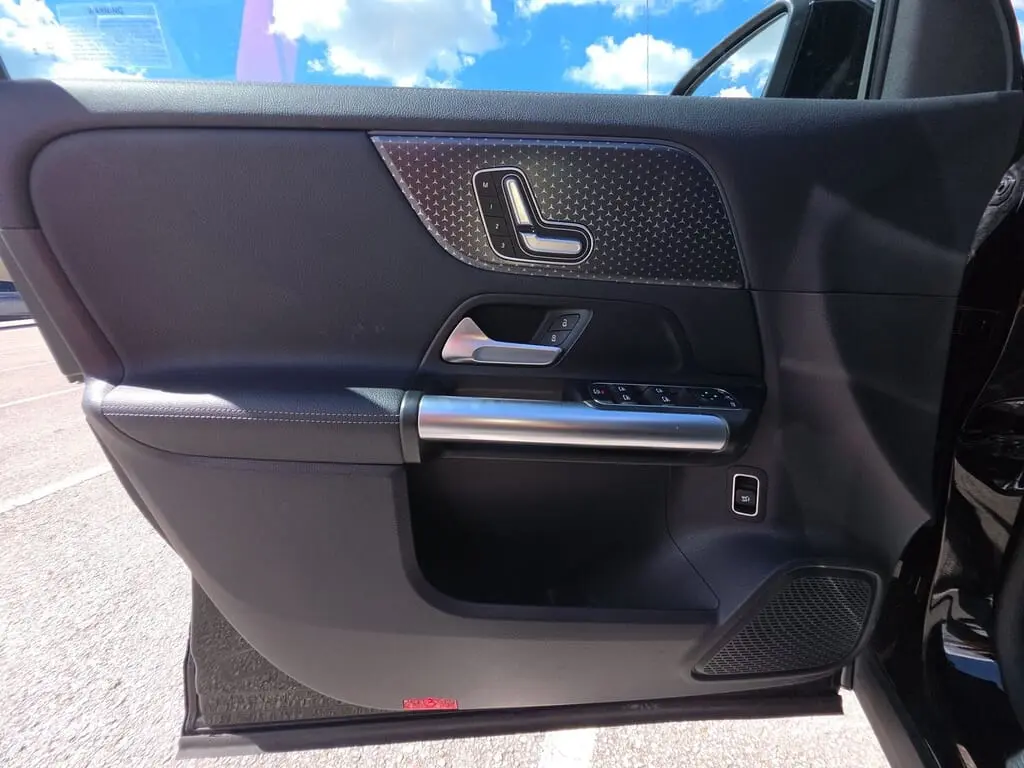 2025 MERCEDES-BENZ GLA GLA 250 photo 9