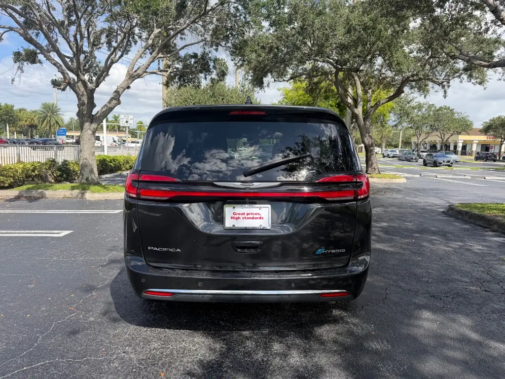 2023 CHRYSLER PACIFICA HYBRID TOURING L photo 3