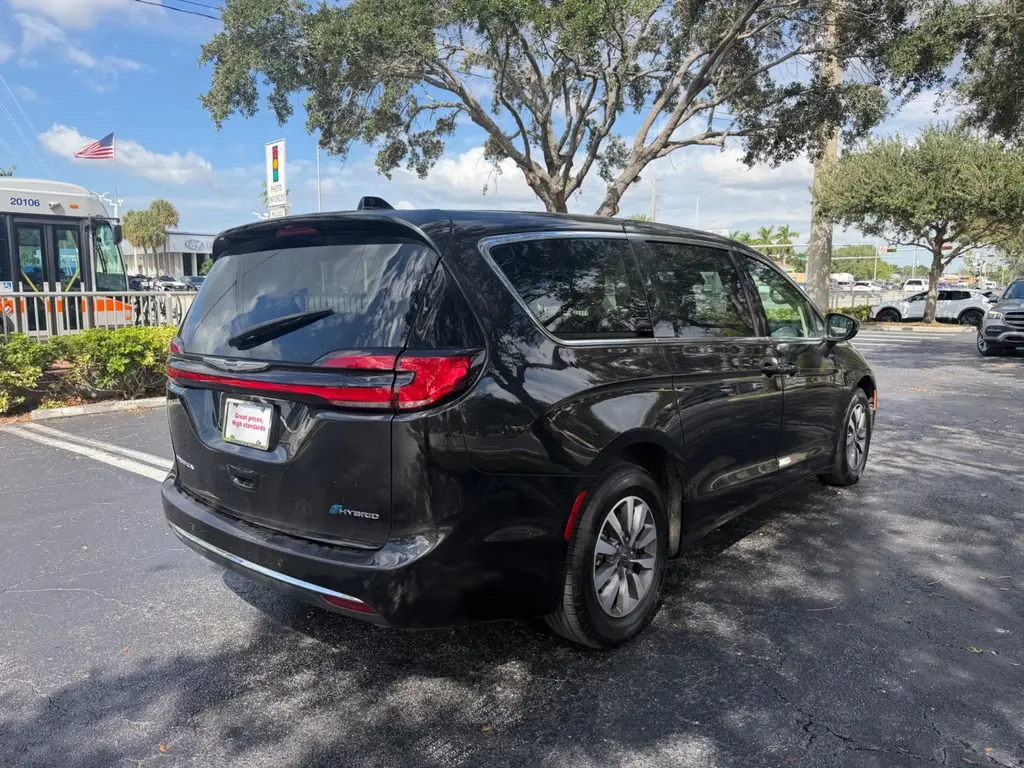 2023 CHRYSLER PACIFICA HYBRID TOURING L photo 4