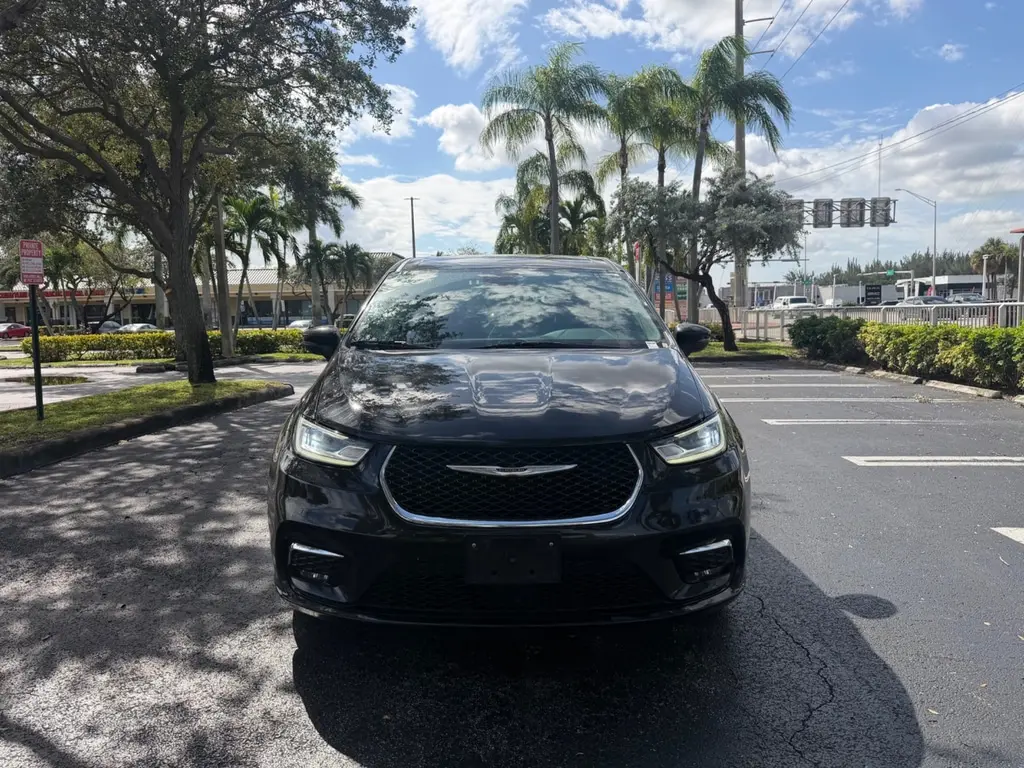 2023 CHRYSLER PACIFICA HYBRID TOURING L photo 8