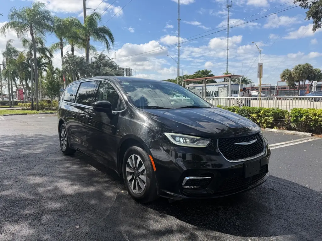 2023 CHRYSLER PACIFICA HYBRID TOURING L photo 9