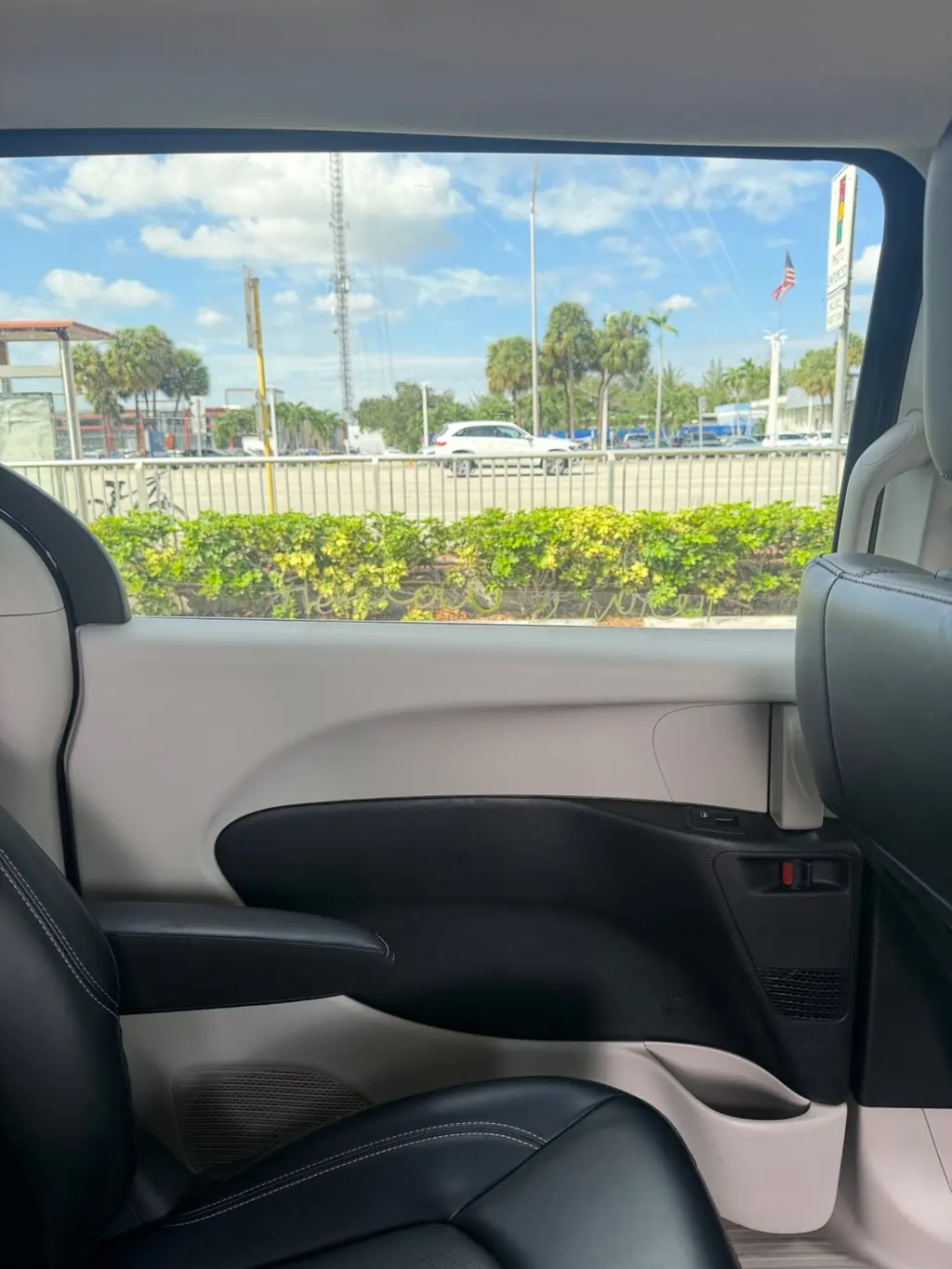 2023 CHRYSLER PACIFICA HYBRID TOURING L photo 13