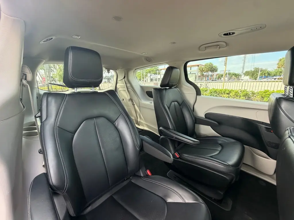 2023 CHRYSLER PACIFICA HYBRID TOURING L photo 14