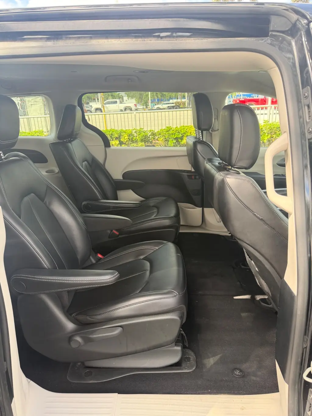 2023 CHRYSLER PACIFICA HYBRID TOURING L photo 15