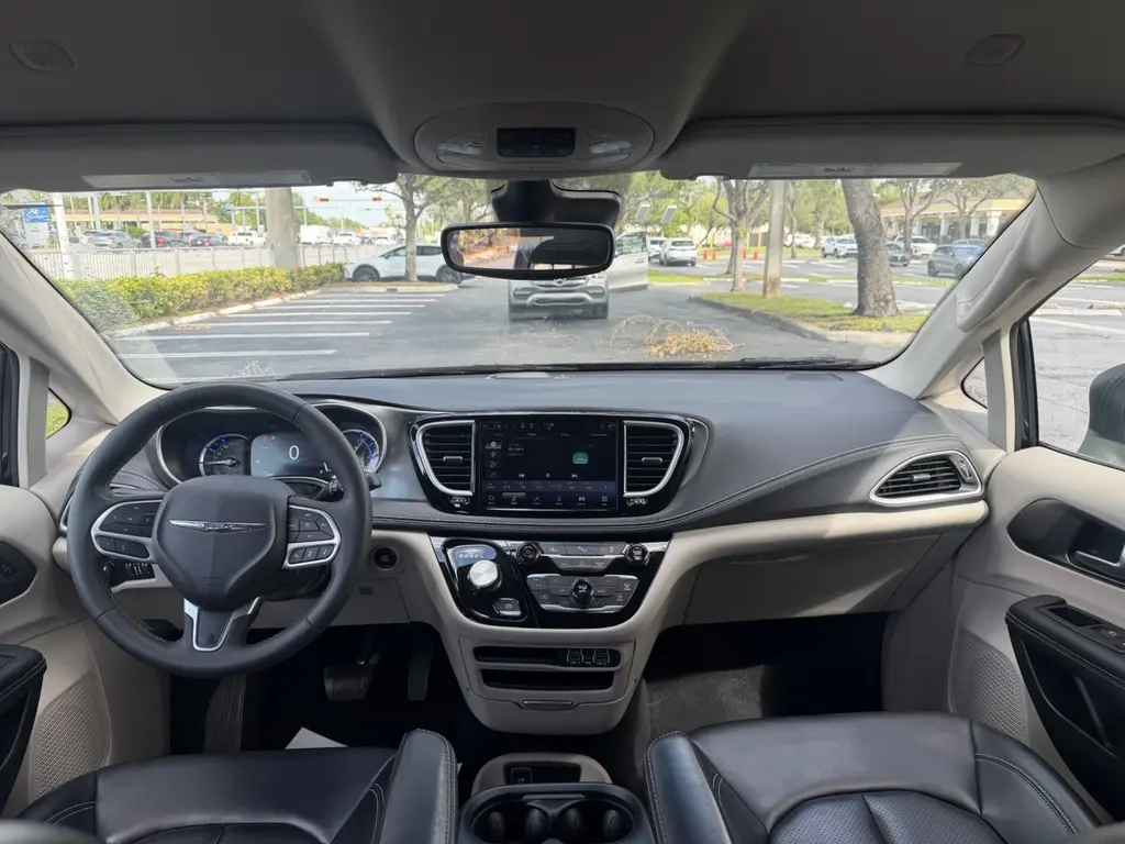 2023 CHRYSLER PACIFICA HYBRID TOURING L photo 18