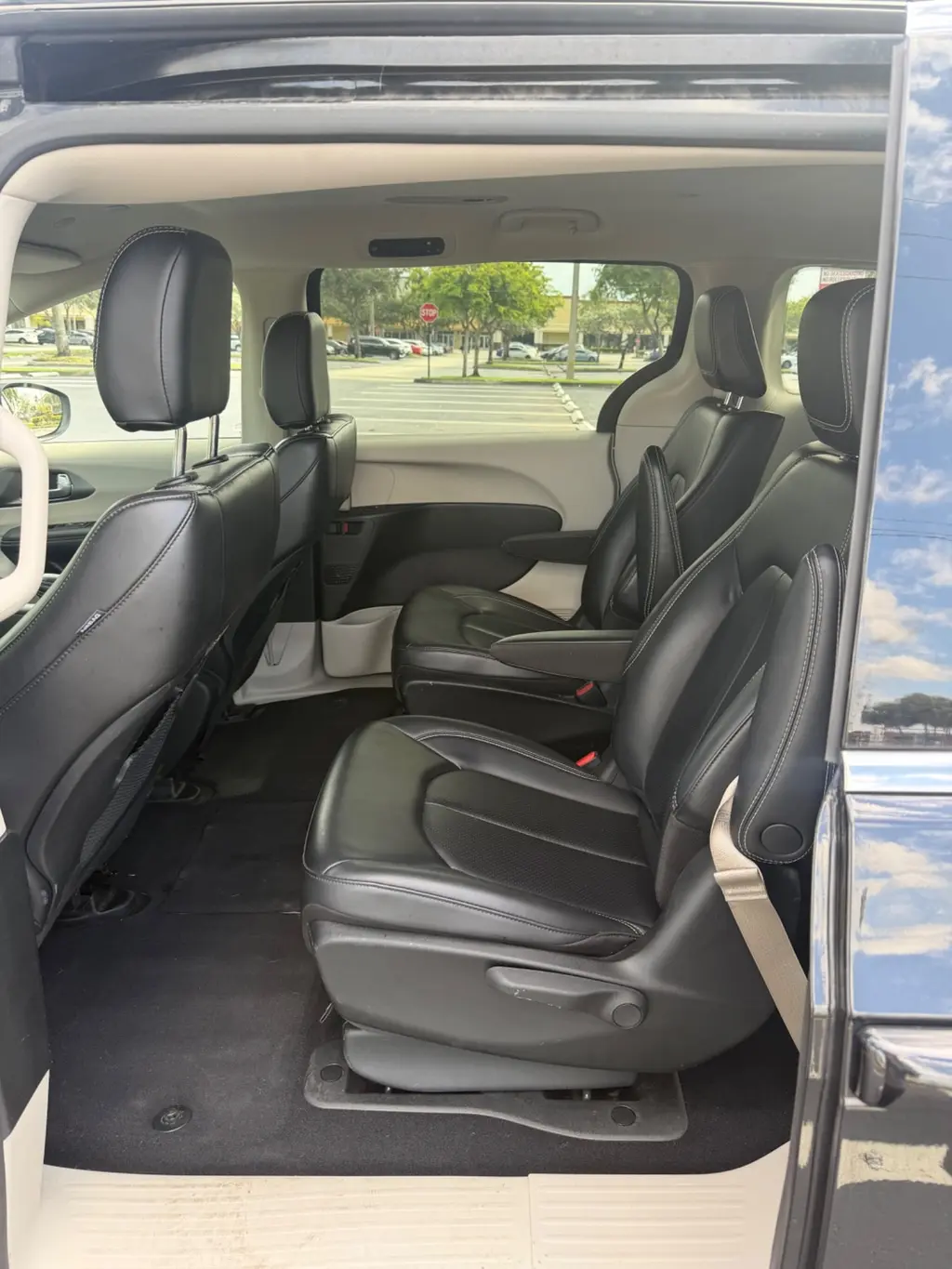 2023 CHRYSLER PACIFICA HYBRID TOURING L photo 19