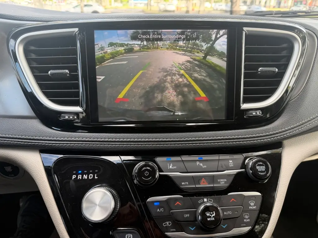 2023 CHRYSLER PACIFICA HYBRID TOURING L photo 21