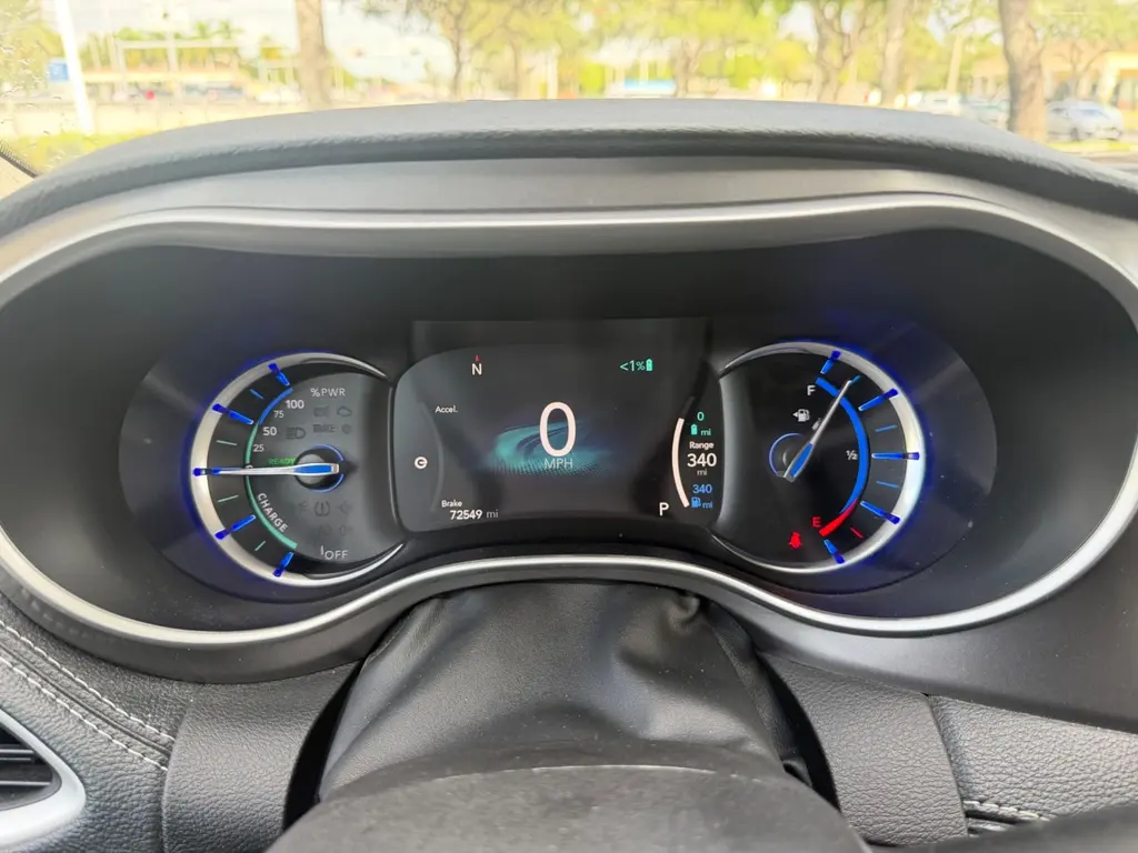 2023 CHRYSLER PACIFICA HYBRID TOURING L photo 22