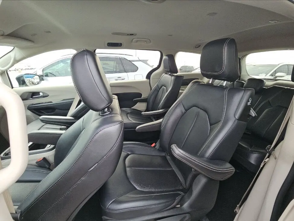 2024 CHRYSLER PACIFICA HYBRID SELECT photo 16