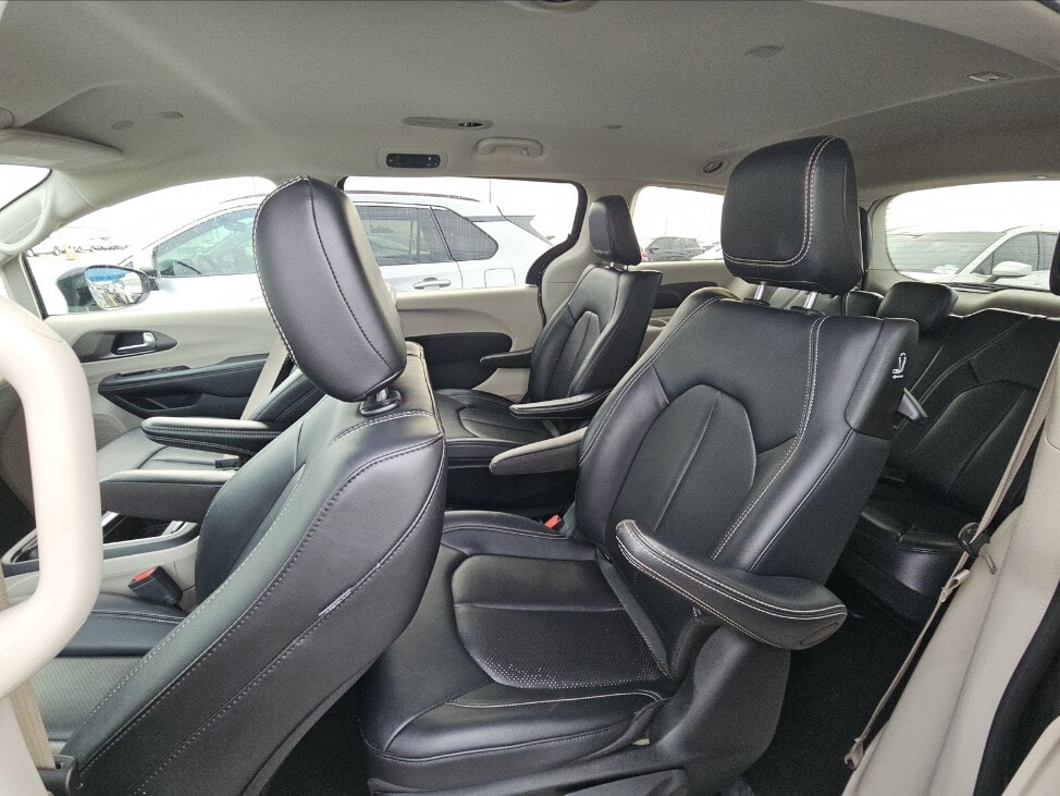 2024 CHRYSLER PACIFICA HYBRID SELECT photo 16