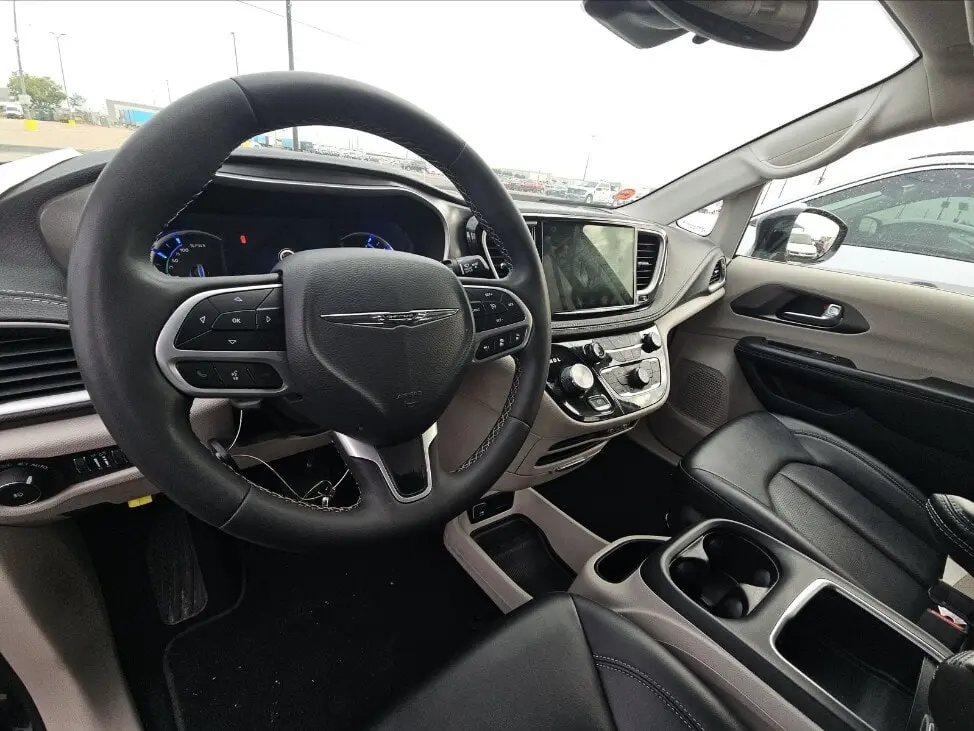 2024 CHRYSLER PACIFICA HYBRID SELECT photo 12