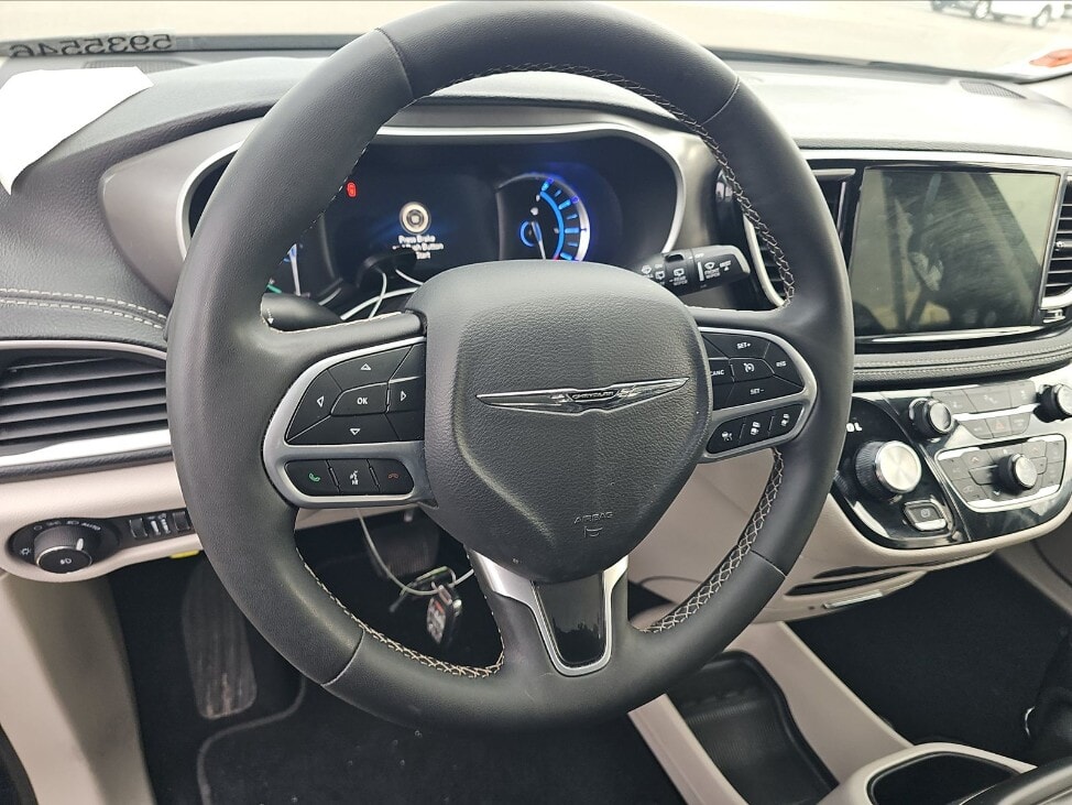 2024 CHRYSLER PACIFICA HYBRID SELECT photo 11