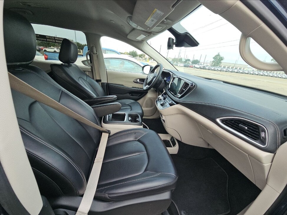 2024 CHRYSLER PACIFICA HYBRID SELECT photo 17
