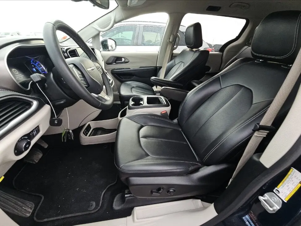2024 CHRYSLER PACIFICA HYBRID SELECT photo 10