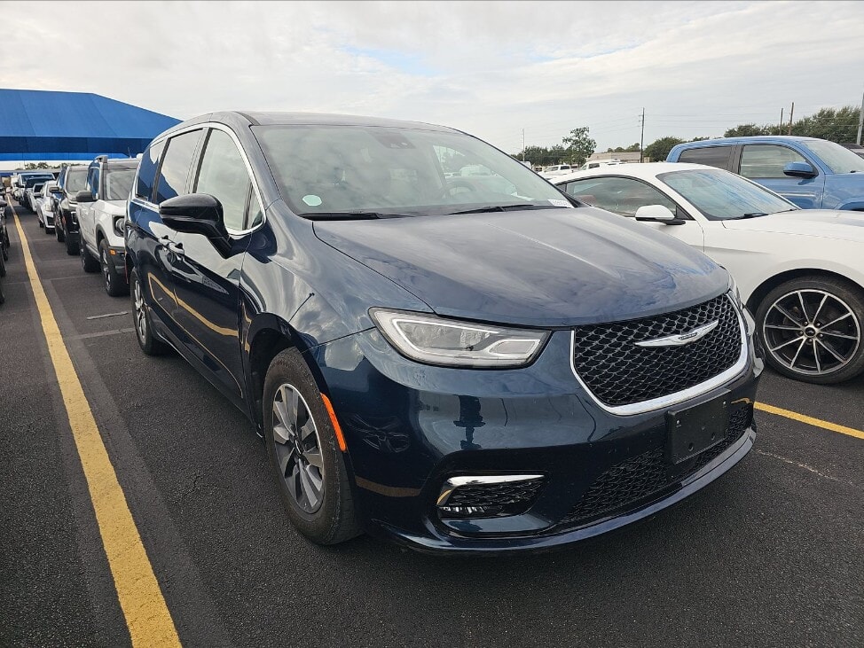 2024 CHRYSLER PACIFICA HYBRID SELECT photo 3
