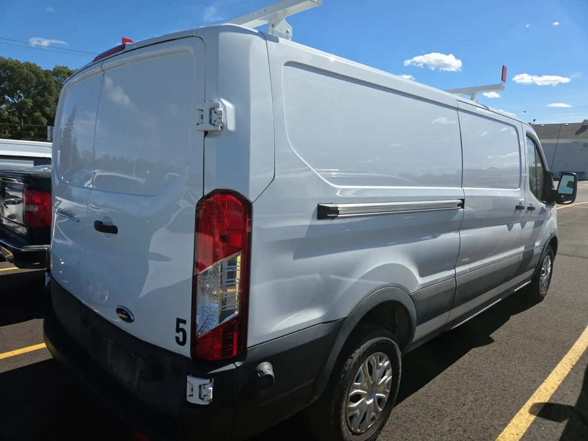 2023 FORD E-TRANSIT photo 2