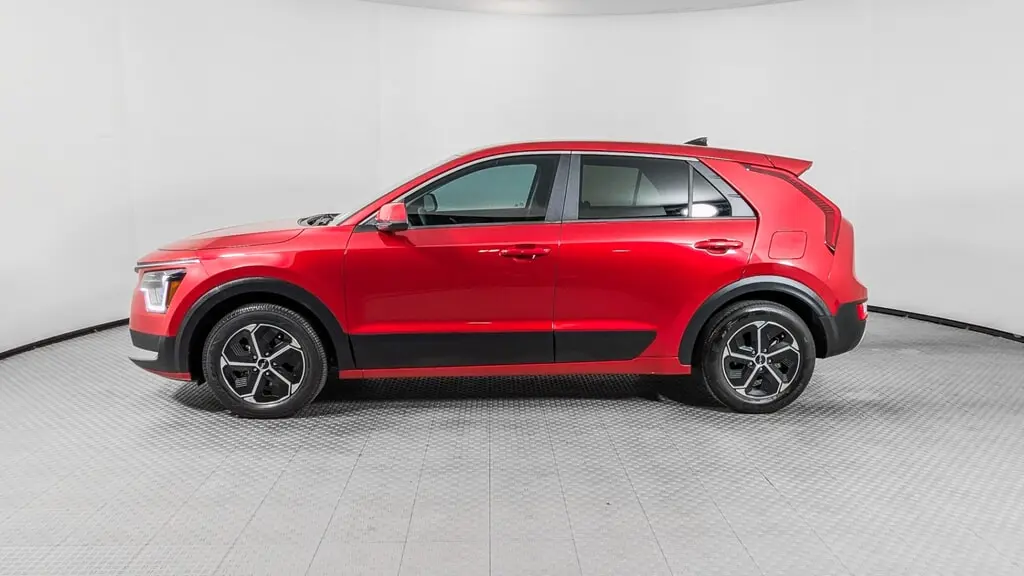 2025 KIA NIRO LX photo 2