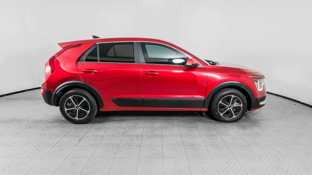 2025 KIA NIRO LX photo 8